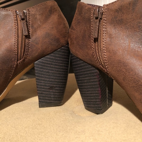 Ankle Boots - Picture 5 of 8